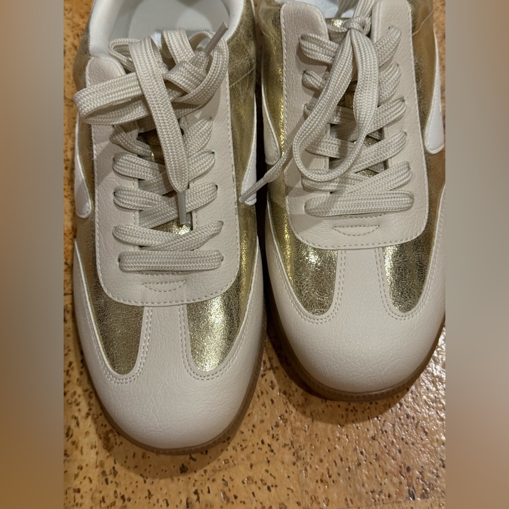 New DV by Dolce Vita Gold and White Sneakers Size Women’s 8 - Picture 14 of 16